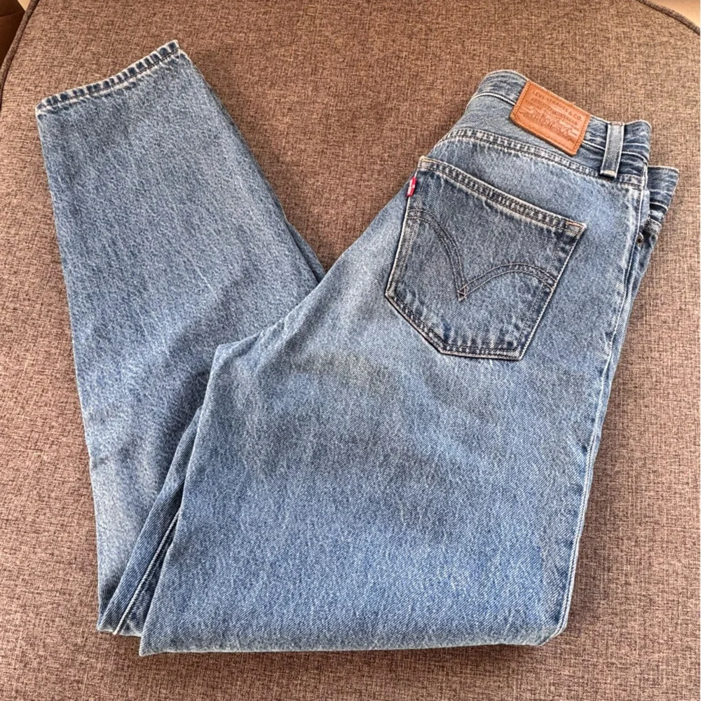 Levi's High Loose Taper Jeans in Size 28 - Picture 5 of 8